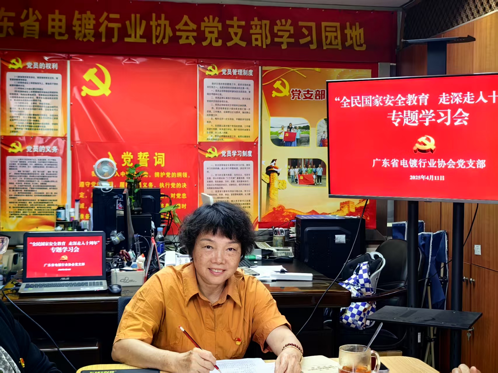 4e37b79afbb54382cec07ecc2f822630.jpg 4e37b79afbb54382cec07ecc2f822630.jpg